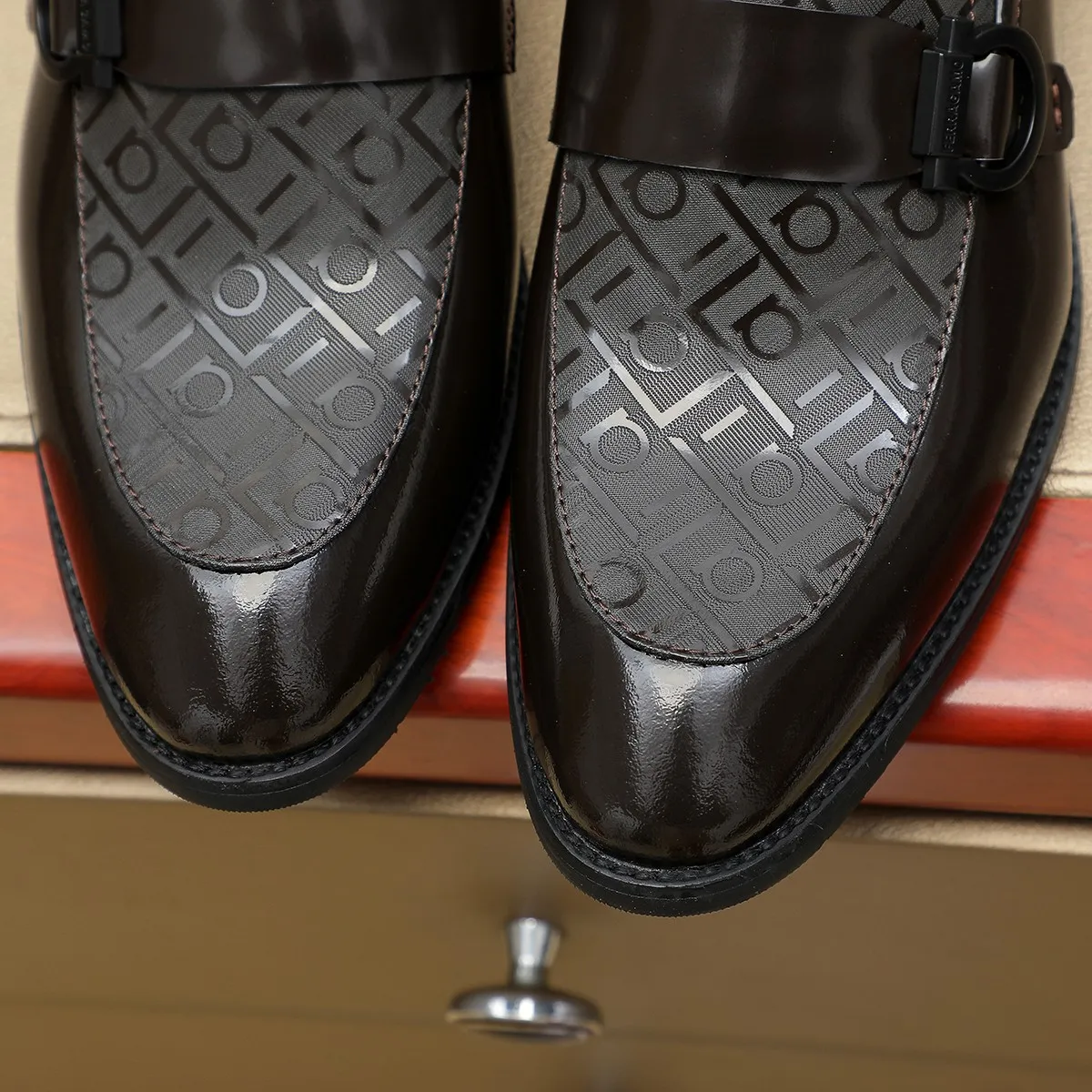 Men's shoes 💰460 Ferragamo [Ferragamo] top imported suit men's shoes 💯Original copy of the official website, product materials: selected imported embossed calfskin + luxury hardware buckle accessories ~ imported water-dyed cow 🐂 leather lining. Strong three-dimensional visual effect, original combination outsole, multiple colors available😘 Size: 39-44 (38.45.46. Customized)